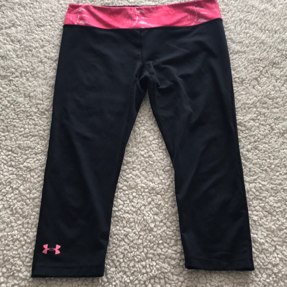 Women’s UnderArmour HeatGear legging. Size medium.